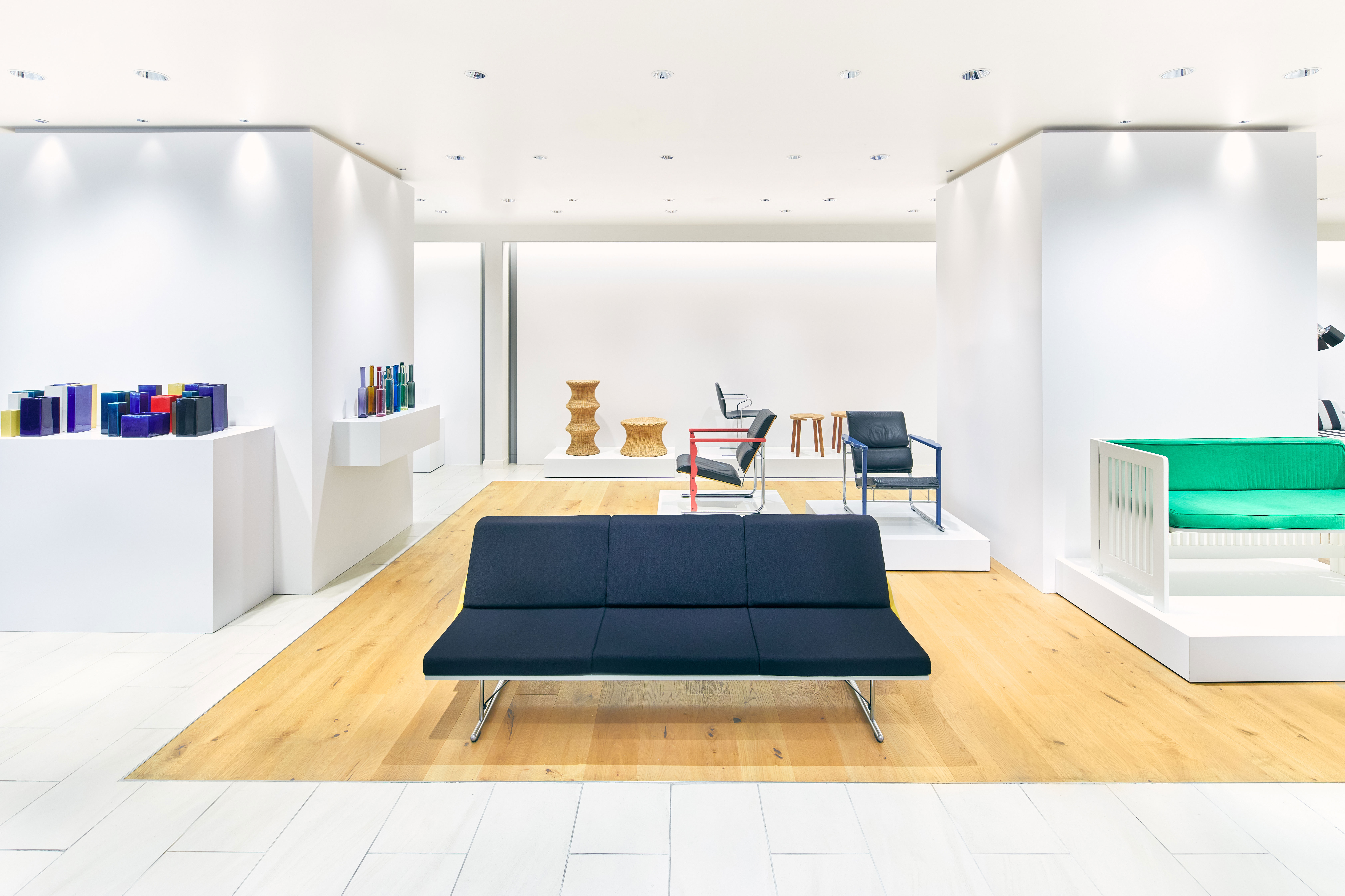 �ɐ��O�V�h�X ISETAN THE SPACE�@�uFINNISH DESIGN�v�v�����[�V������ԎB�e �ʐ^�R